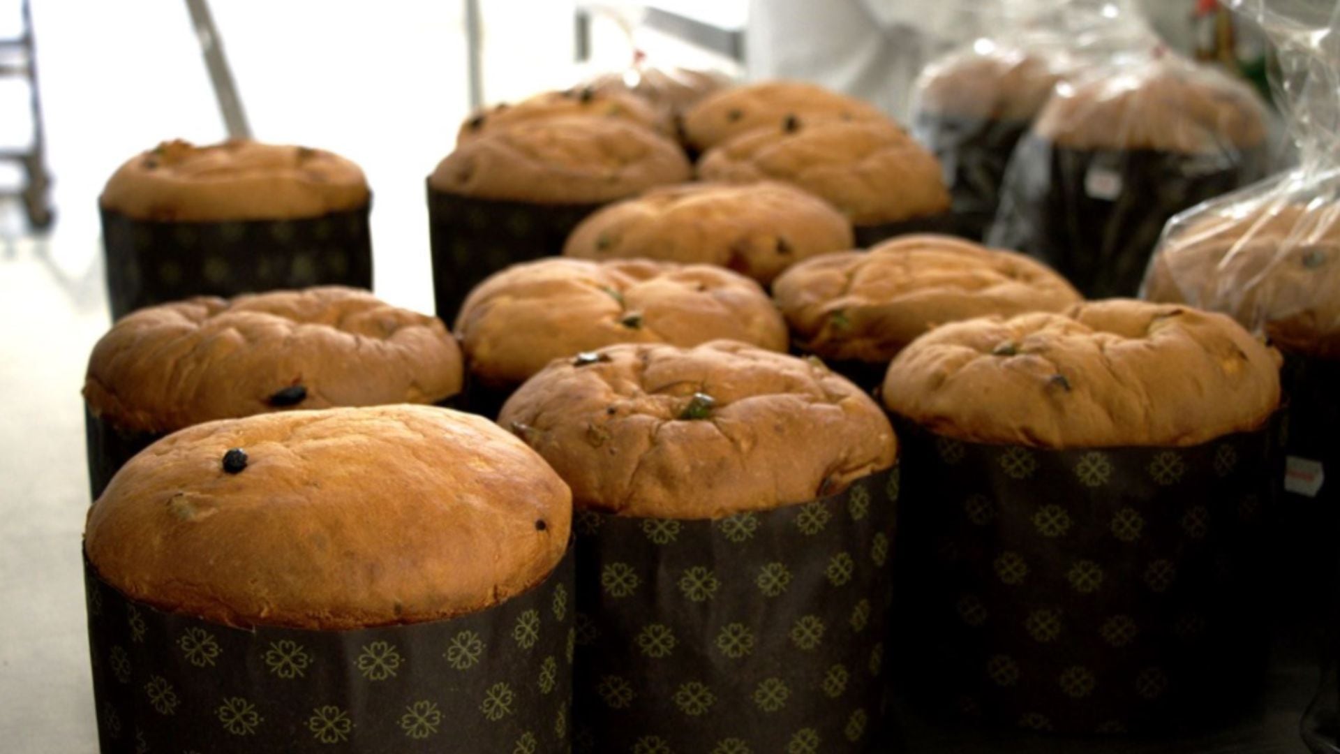 Las marcas tradicionales como Donofrio, Gloria, Tottus y Blanca Flor dominan la oferta de panetones económicos en supermercados peruanos.