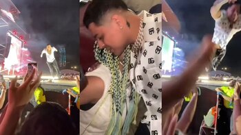 Eduin Caz consoló a fan