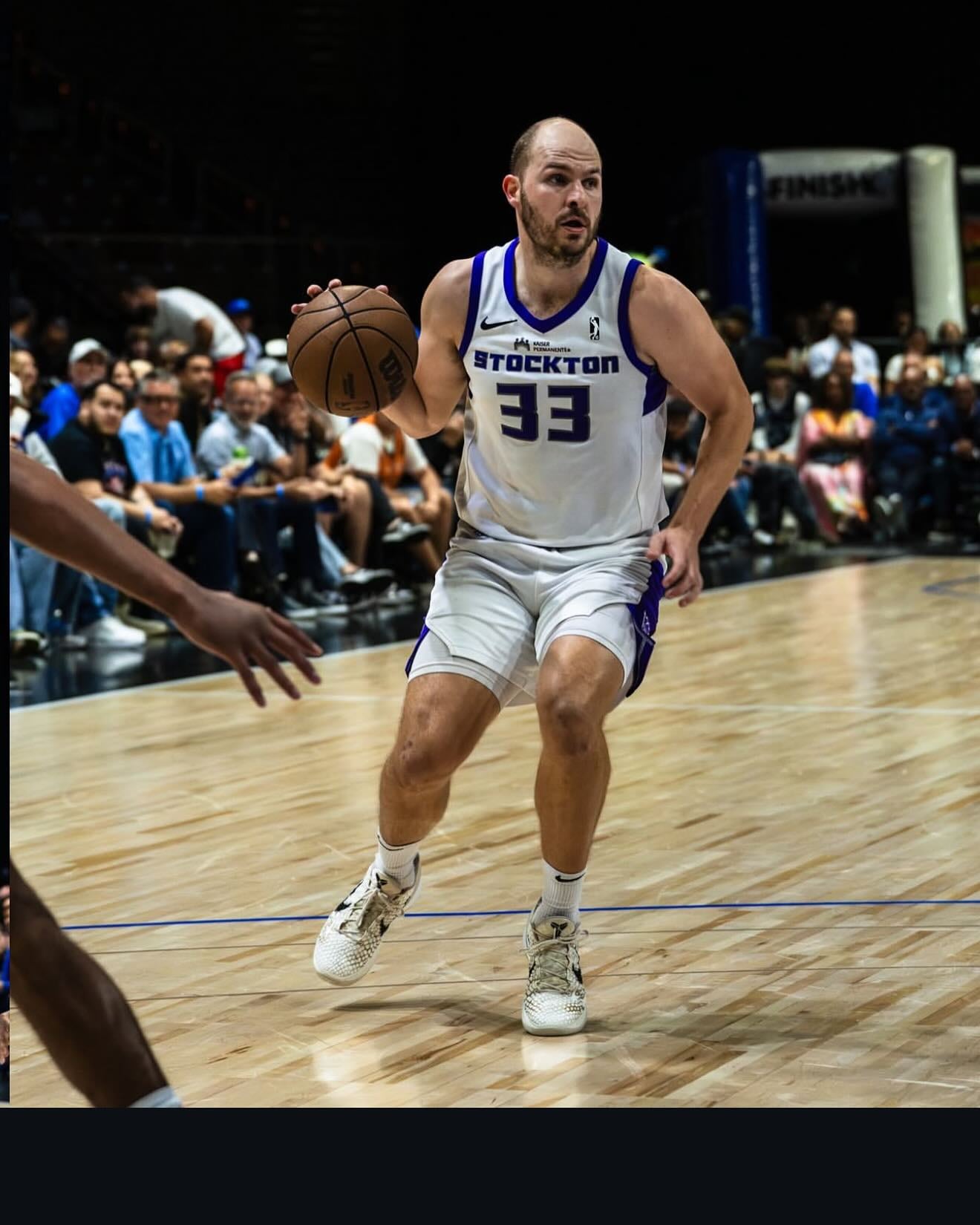 El jugador desarrolló su trayectoria en ligas de Europa y en la G League antes de recibir su primer contrato de pretemporada.