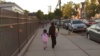 Estudiantes de Newark regresaron a las aulas con restricciones para el uso de teléfonos y medidas disciplinarias