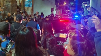 Intento de linchamiento en Cuajimalpa: policías rescatan a sujeto acusado de abusar de su hijastra