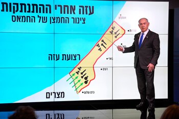 Netanyahu, frente a un mapa