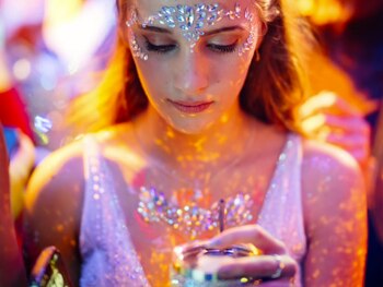 Durante el baile, Antonia sorprendió