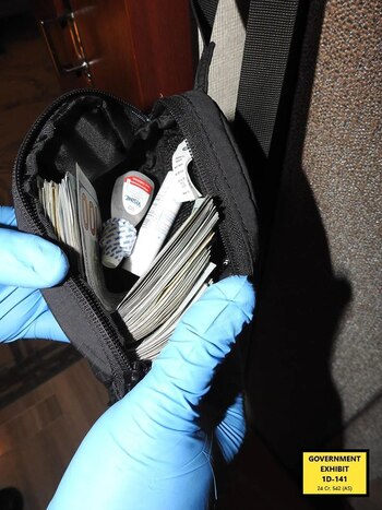 Una riñonera con $9,000 en