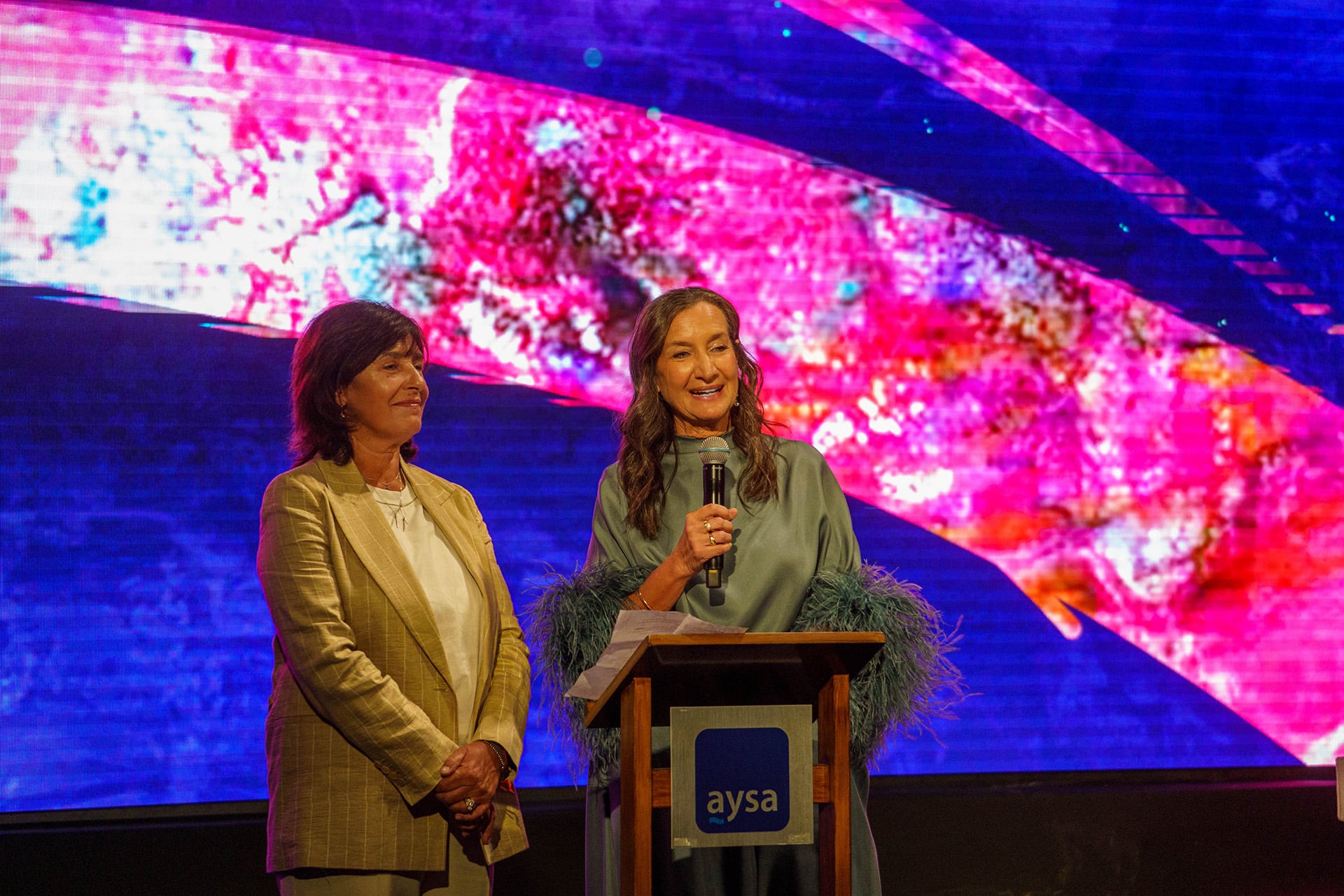 Andrea Grobocopatel, presidenta de Fundación Liderazgos y Organizaciones Responsables (FLOR), y Miriam Prieto, CEO de Grupo Prieto y vicepresidenta de la entidad.