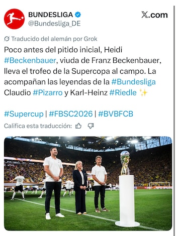 Claudio Pizarro participó en la previa de la final de la Supercopa de Alemania junto a otras figuras.