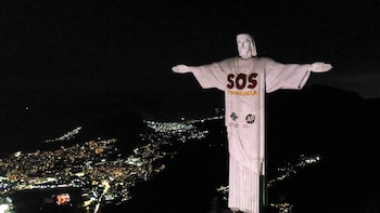 El Cristo Redentor de Rio de Janeiro se iluminó con la bandera de Venezuela en homenaje a las víctimas de los terremotos