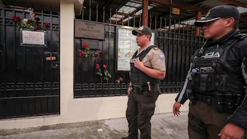 Ecuador expulsa al personal diplomático