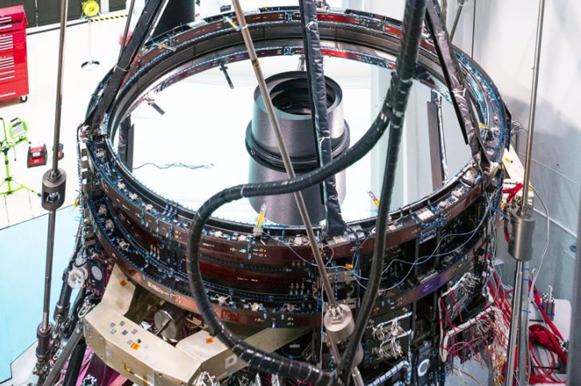 La misión del telescopio Roman investigará la materia oscura, la energía oscura, los exoplanetas, las supernovas de tipo Ia y las oscilaciones acústicas de bariones con datos de acceso abierto
