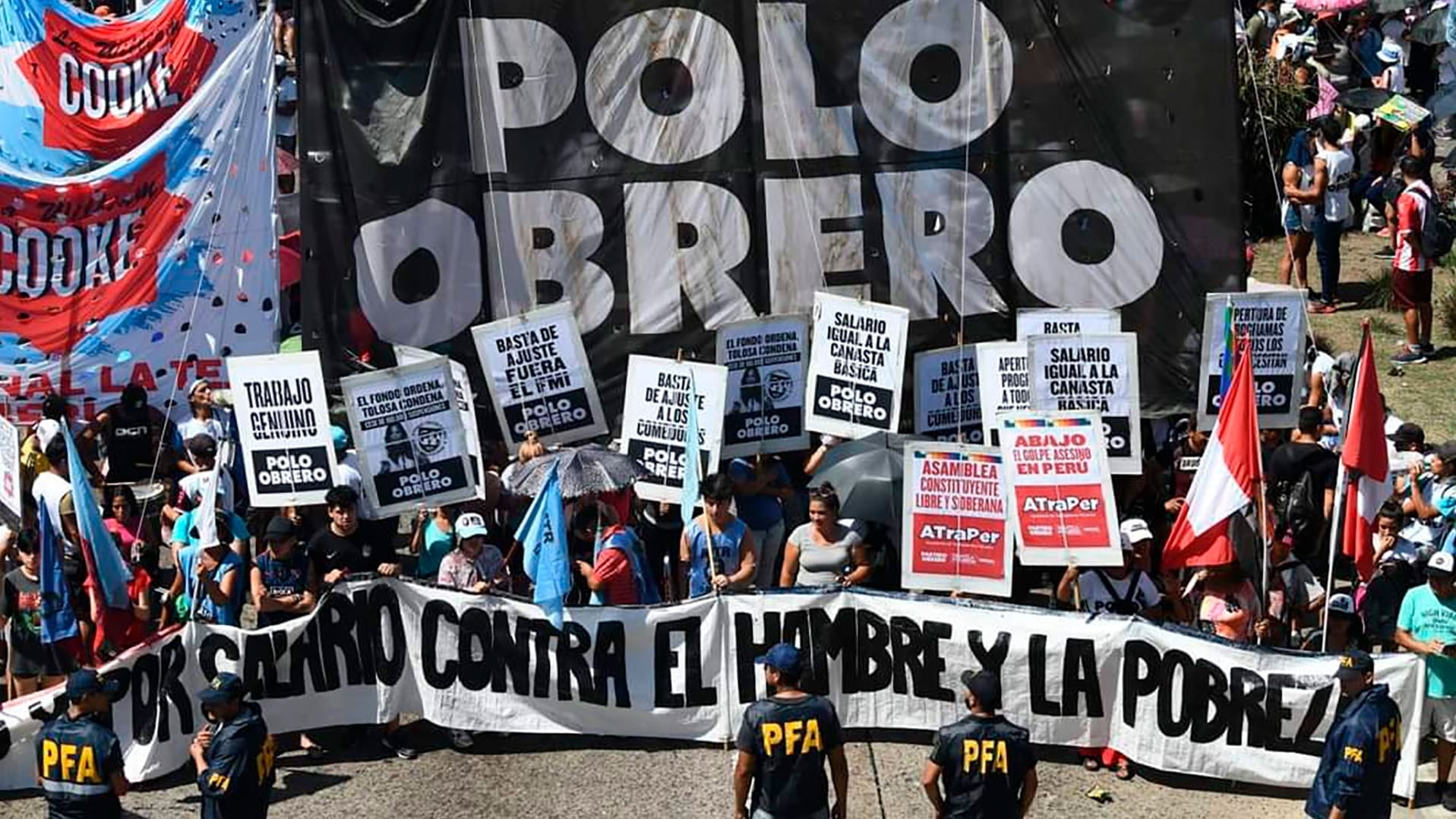 El documento cierra con un petitorio que incluye el aumento de salarios y jubilaciones, la prohibición de despidos, la anulación de la reforma laboral