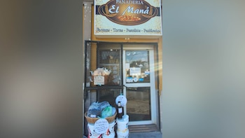 Solidaridad en Carmen de Patagones: una panadería que dona abrigos y regala té, café, pan, bizcochitos y torta fritas para combatir el frío