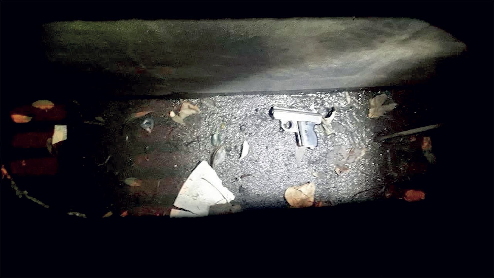El músico se deshizo del arma y la tiró en una alcantarilla