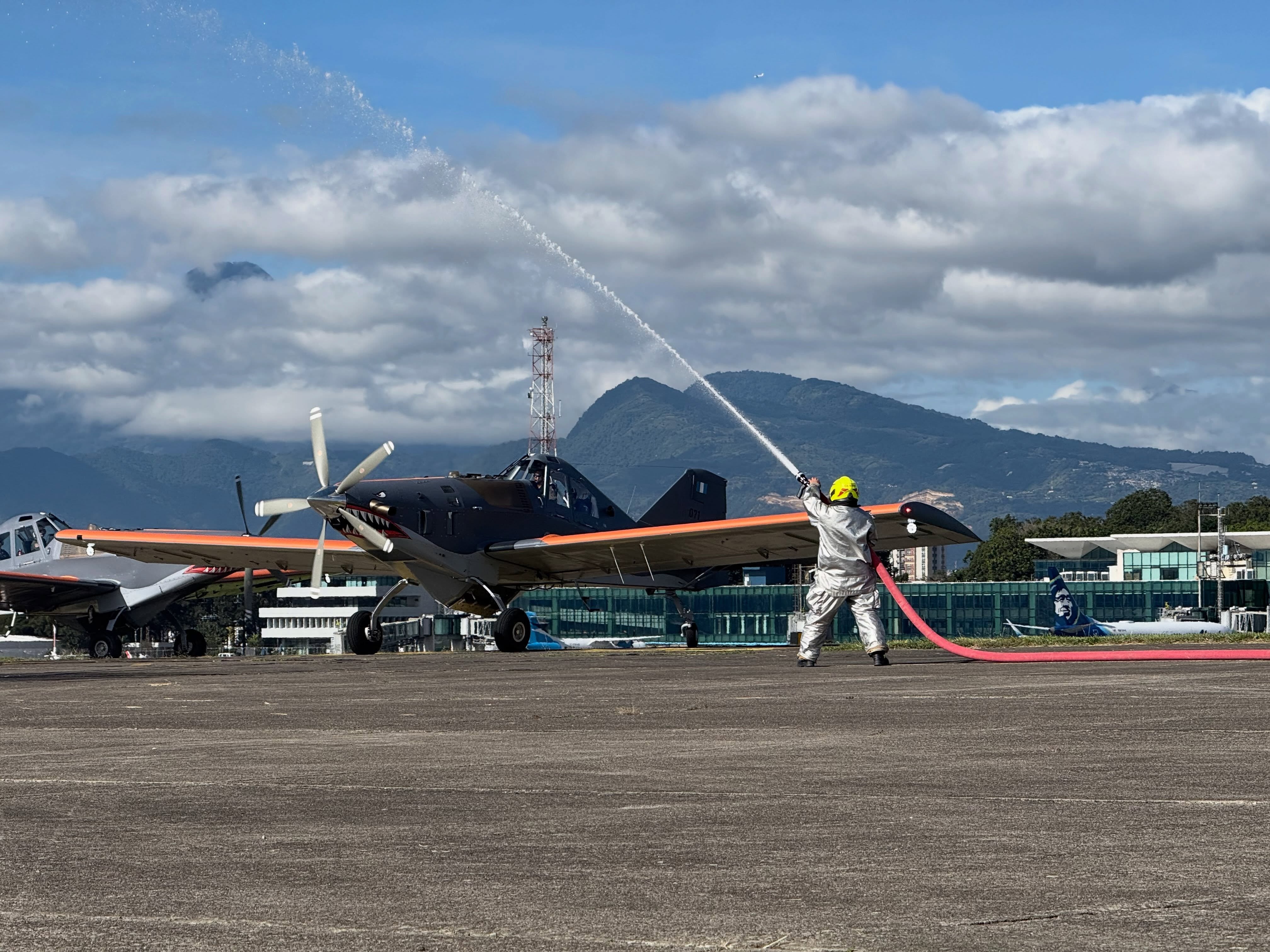 Guatemala incorpora cuatro aeronaves estadounidenses para enfrentar incendios forestales