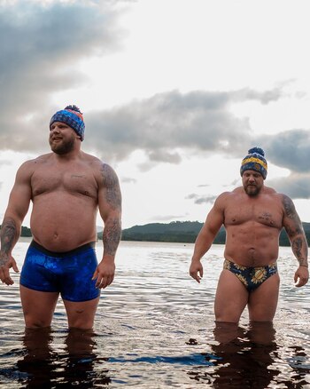 Los hermanos Stoltman duermen en