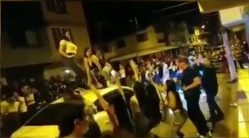 En la fiesta al aire