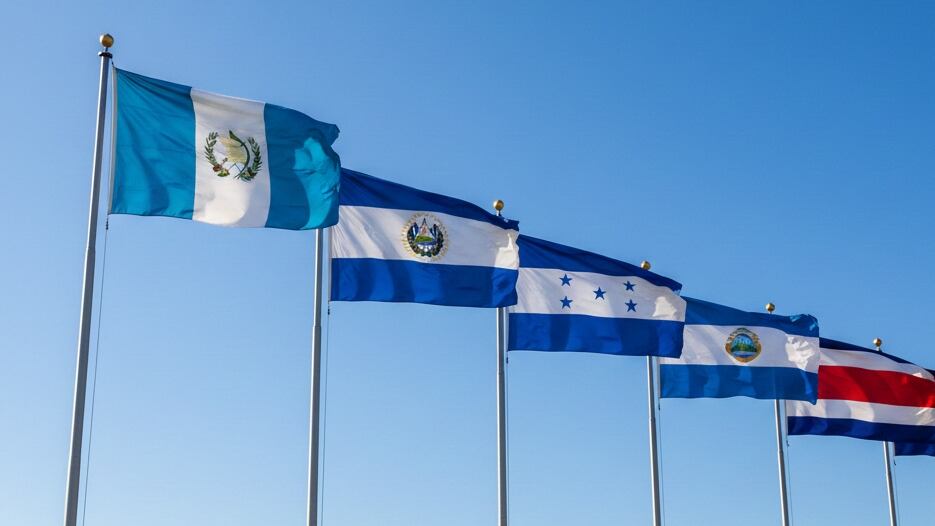 Informe recomienda considerar en Centroamérica como indispensable fortalecer la capacidad técnica y operativa de cada estado Centroamericano para diseñar, negociar, implementar y evaluar sus relaciones económicas internacionales (Foto elaborada con IA).