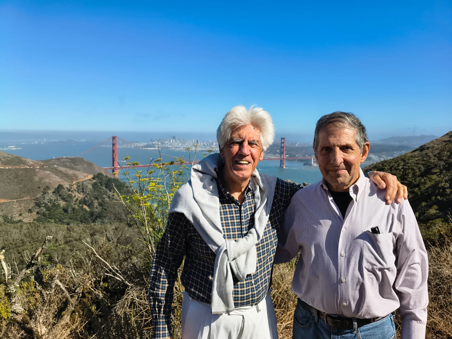 Dos historias que nacieron en la misma aula de Rosario y se volvieron a cruzar en la costa del Pacífico.
