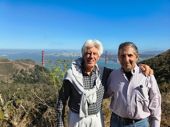 El reencuentro en San Francisco que reabrió una historia iniciada en una escuela de Rosario en 1968 por Carlos Vozzi