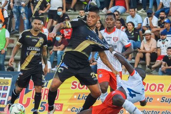 Técnico que dirigió en Perú es investigado por Interpol por presunto 'amaño' de un partido en Colombia