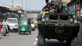 Pakistán afirma haber matado a 13 talibanes en un choque fronterizo: Afganistán lo niega