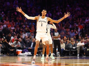 Wembanyama despliega su envergadura (Mark