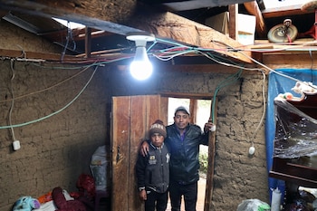 El diputado Fidencio Lima Pop presentó una iniciativa en el Congreso de Guatemala para obligar a las hidroeléctricas a financiar la electrificación rural.