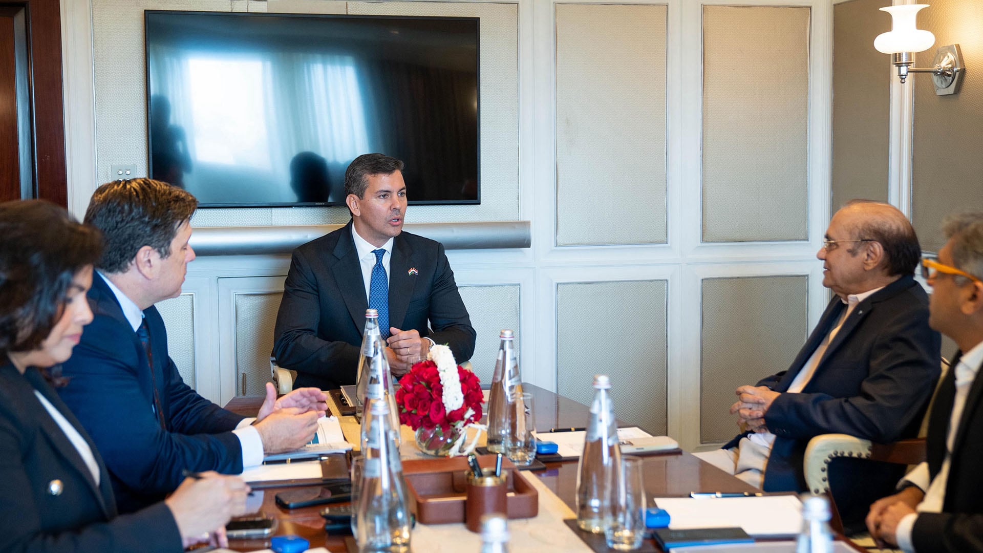 Peña se reunió este martes con varios líderes de la compañía UPL, una de las empresas agrícolas más grandes del mundo en fertilizantes, semillas y tecnología para el agro (EFE/Presidencia de Paraguay)