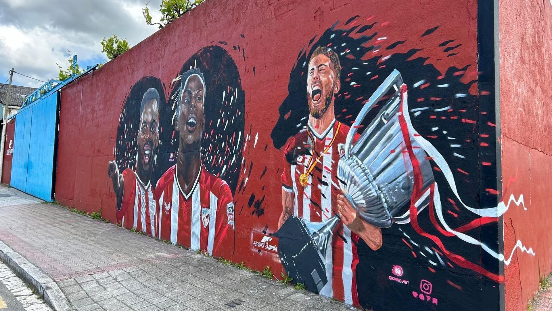 Hinchas del Bilbao vandalizaron la imagen de Nico Williams en un mural con otras figuras