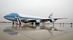 Estados Unidos despliega su E-4B, el “avión del fin del mundo”, mientras Trump evalúa acciones militares contra Irán