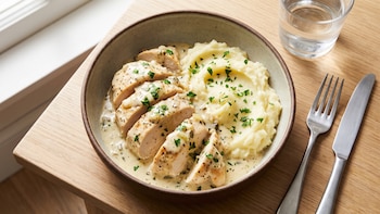 Receta de pechugas de pollo con salsa blanca, rápida y fácil