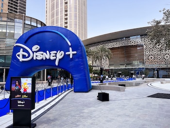 Con su plataforma que ofrece películas y series originales, Disney+ busca hacerle competencia a Netflix. (REUTERS/Yousef Saba)