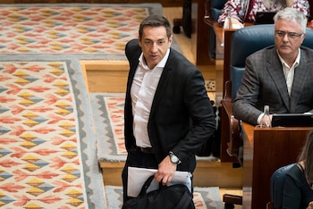 05/03/2026 El diputado de Más Madrid, Emilio Delgado, durante un pleno en la Asamblea de Madrid, a 5 de marzo de 2026, en Madrid (España). Ayuso comparece hoy a petición propia en el Pleno de la Asamblea de Madrid para explicar los cambios en la Consejería de Educación, Ciencia y Universidades y tras alcanzar un acuerdo de financiación con los rectores de las universidades públicas.
POLITICA
Diego Radamés - Europa Press