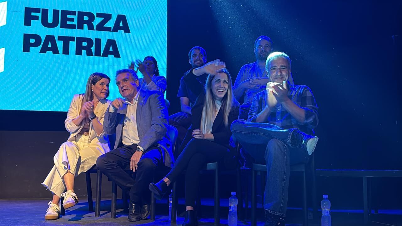 Caren Tepp y Agustín Rossi son las caras visibles de la propuesta peronista en Santa Fe, donde competirán hasta el final por el primer lugar