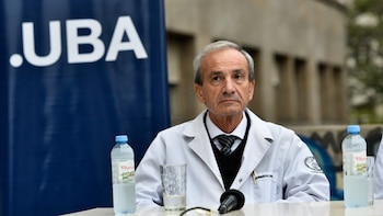 Hospitales universitarios de la UBA: los directores médicos afirman que solo podrán funcionar 45 días más 9 Conferencia de prensa. Hospital de Clínicas