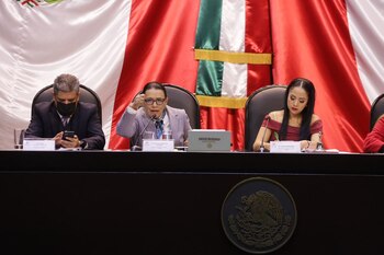 La secretaria compareció ante la