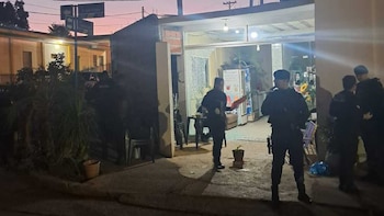 Tomaba una cerveza en un bar y lo acribillaron antes de que termine el vaso: crimen con el sello mafioso del sicariato