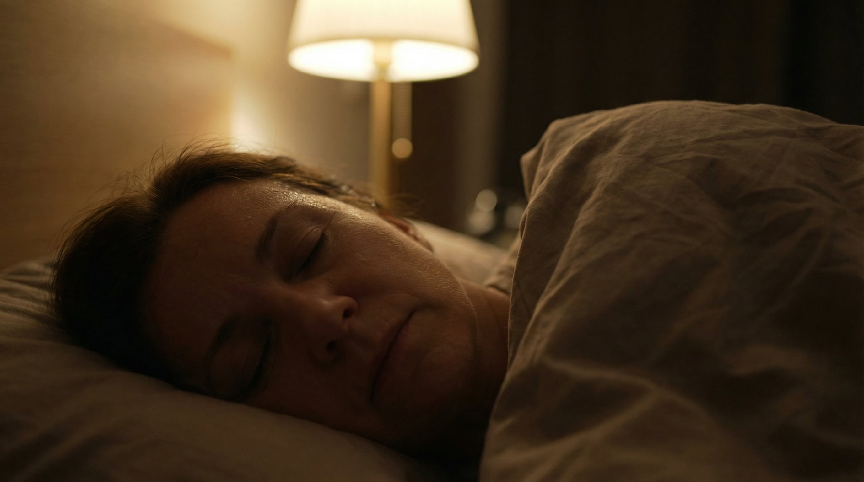 La sudoración nocturna puede ser síntoma de condiciones médicas como menopausia, hipertiroidismo, infecciones o trastornos autoinmunes (Imagen Ilustrativa Infobae)