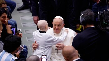 El papa renuncia a leer