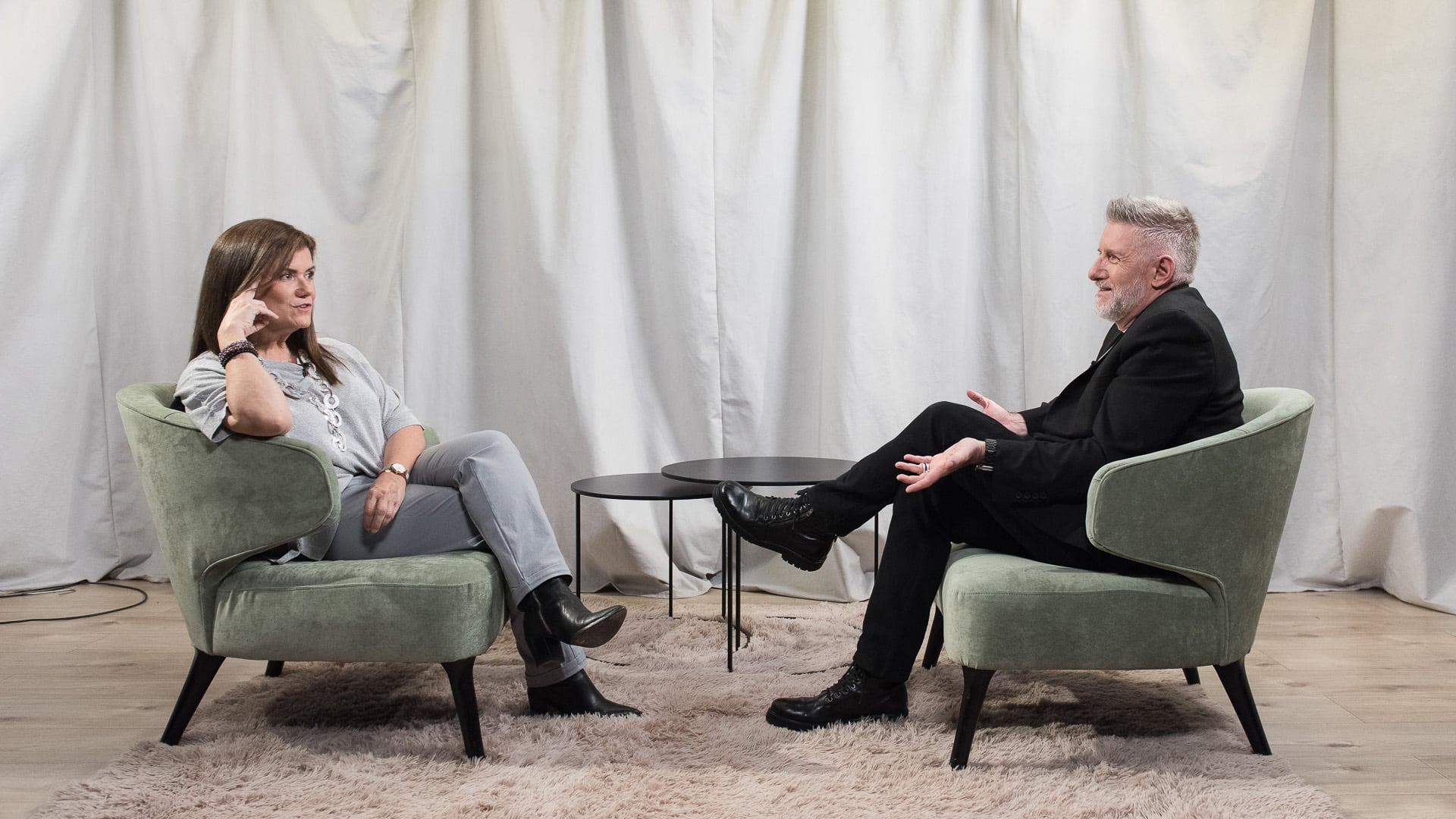 El ciclo explora si la monogamia, la familia y la estabilidad volvieron a ser aspiracionales