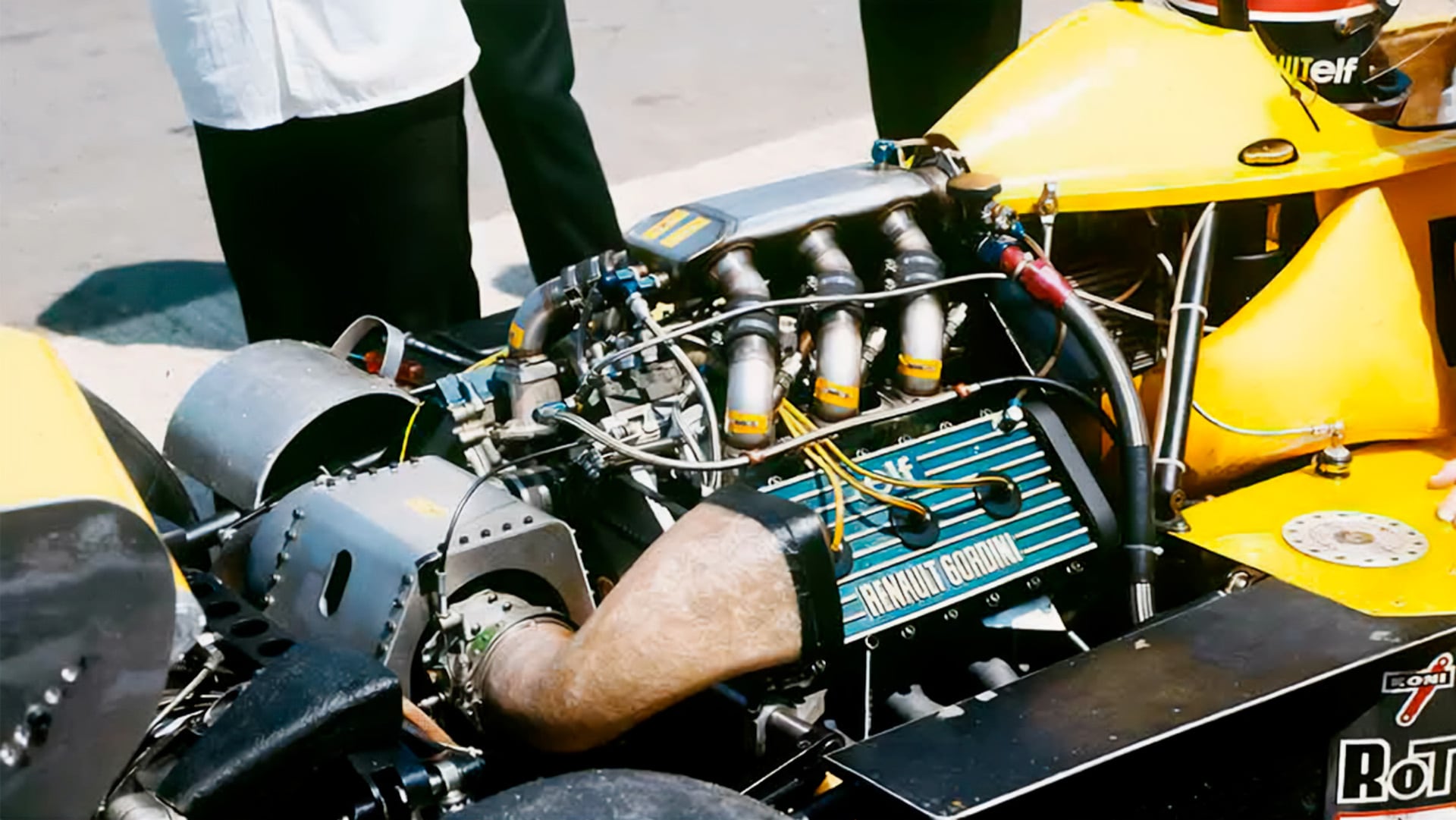 El motor turbo V6 de Fórmula 1 de los años 70, tenía la denominación de Gordini en homenaje a Amadeo Gordini, el preparador de la marca que potenció el Dauphine y el R8.