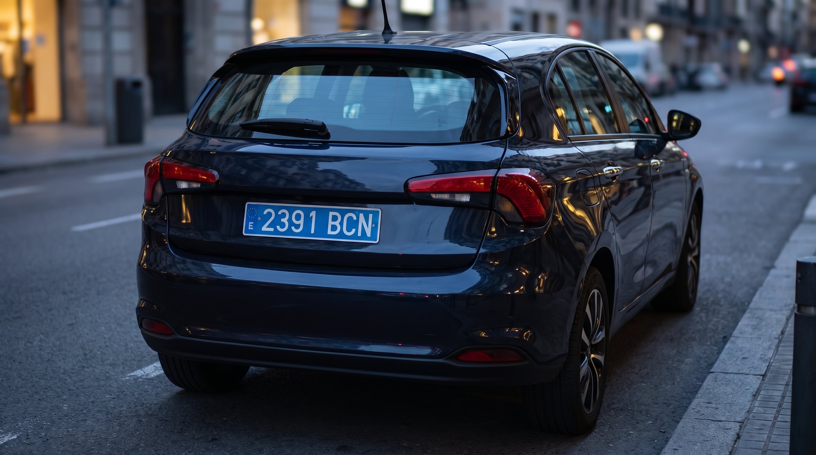 Desde agosto de 2018, los taxis y los vehículos de alquiler con conductor, conocidos como VTC, circulan con una matrícula azul en la parte trasera. (VisualesIA Scribnews)