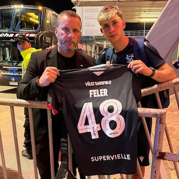 Luca Feler junto a su hijo Luca tras el partido que jugaron en Córdoba Boca y Vélez por la Copa Argentina (Instagram @hfeler)