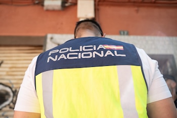 Un agente de la Policía Nacional de Palma (Javier Fernández / Europa Press)