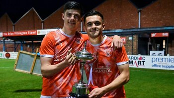 Jake con un compañero del