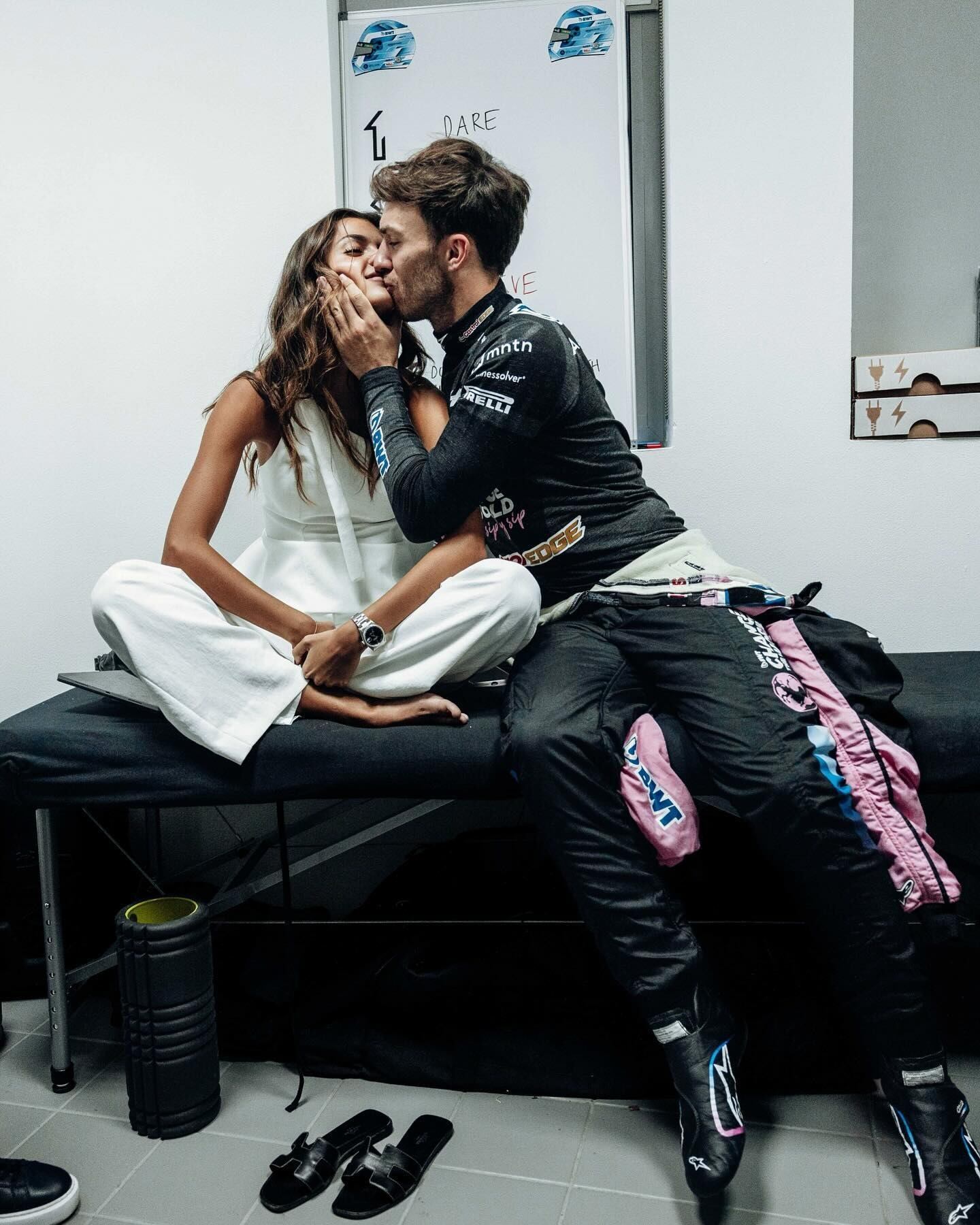 Gasly disfruta de un momento de relax y lo hace junto a su novia