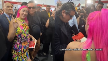 Jaime Bayly protagoniza un emotivo encuentro con Cint G., hija de Tongo, en la Feria Internacional del Libro de Lima