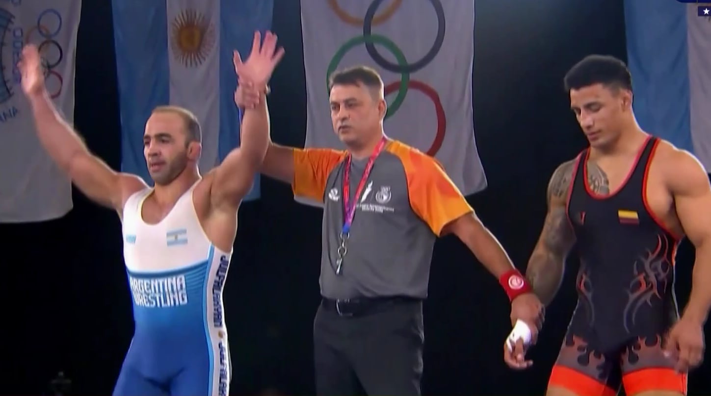 Arsen Julfalakyan se consagró campeón en la categoría de 77 kilogramos de lucha grecorromana en los Juegos Suramericanos Santa Fe 2026