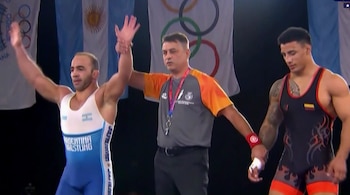 Arsen Julfalakyan se consagró campeón en la categoría de 77 kilogramos de lucha grecorromana en los Juegos Suramericanos Santa Fe 2026