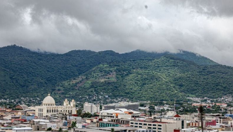 El boletín del Centro de Pronóstico Meteorológico indicó que el escenario difiere de jornadas con lluvias breves y aisladas. (Cortesía: Secretaría de Prensa)