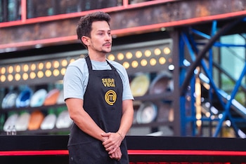 Tras abandonar la cocina, Vega agradeció a sus compañeros, al jurado y a Canal RCN, y aseguró que su interés por la gastronomía continuará - crédito cortesía Canal RCN